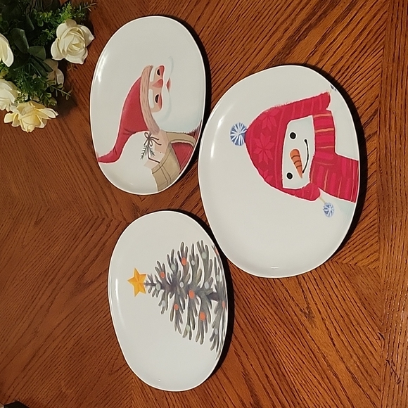 Wondershop Other - WONDERSHOP SET OF 3 PLATTERS